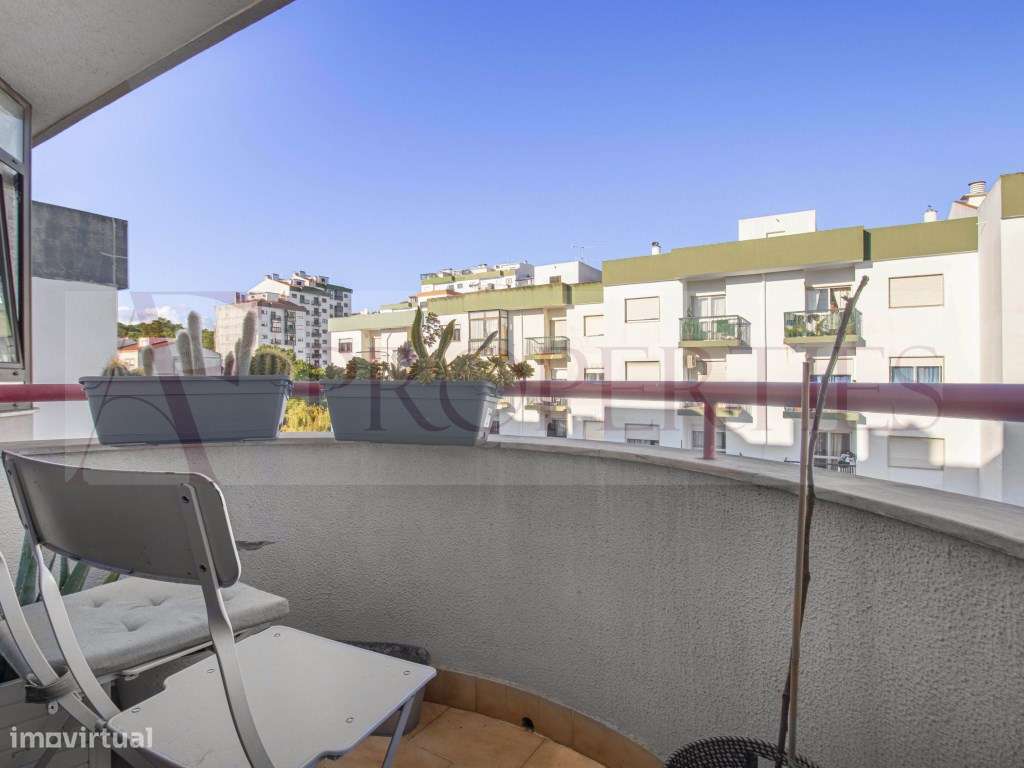 Apartamento T2 Luminoso e Remodelado em Zona Tranquila da Rinchoa-9