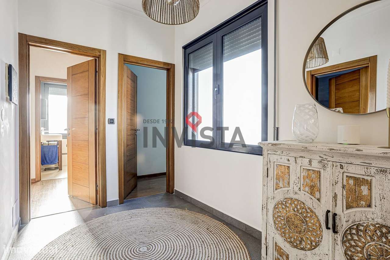 Moradia no Centro de Alverca com piscina-23