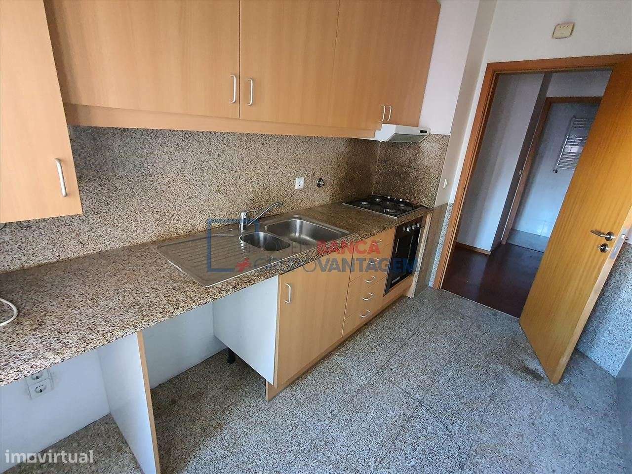 Apartamento T2 C/Lugar de Garagem e Arrumos - Grande imagem: 5/15