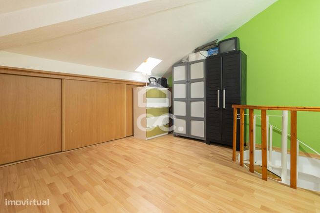 T3 (2+1) com aproveitamento de sótão e garagem, Foros de Amora.-33