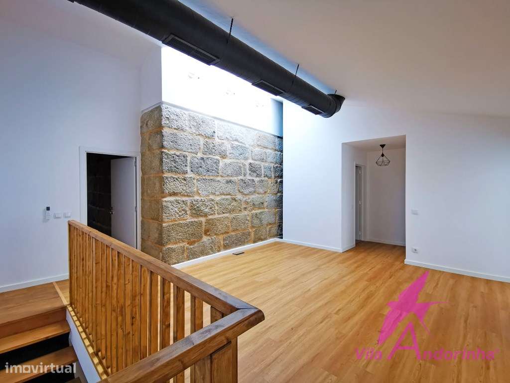 Espaço comercial no centro histórico de Caminha-13