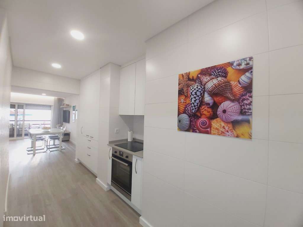 T2 remodelado em condomínio com piscina e campo de ténis-39