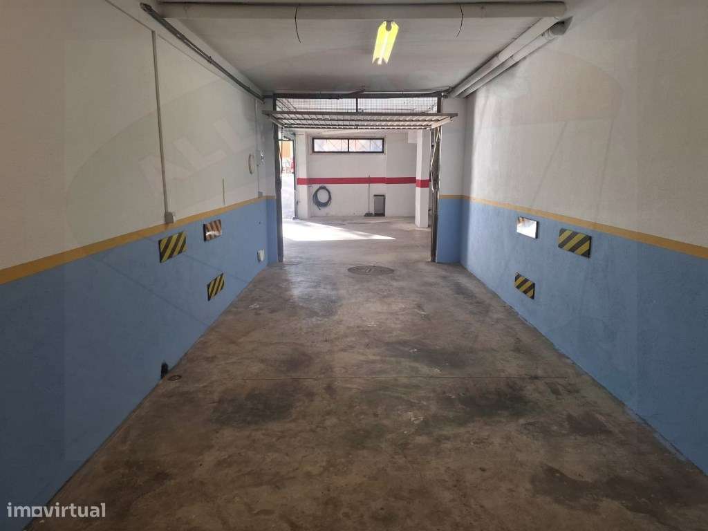 Garagem fechada Tapada Mercês Sintra - Grande imagem: 1/11