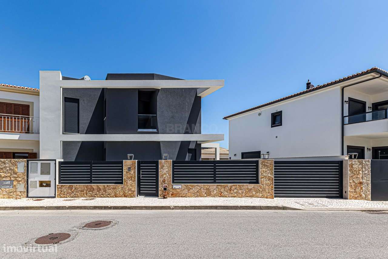 Moradia Contemporânea T3 com Garagem | Mexilhoeira Grande-0