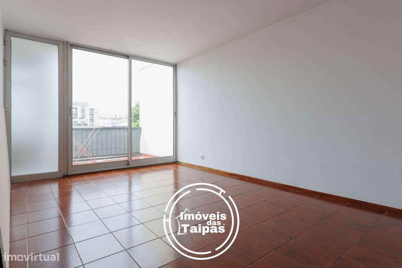 Vende-se Apartamento Duplex Centro das Taipas-10