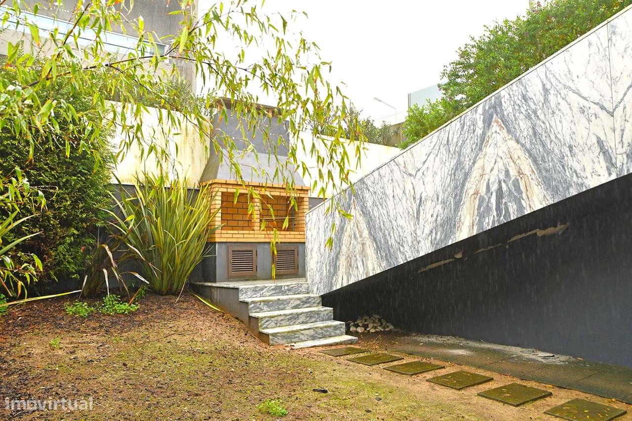 Moradia com 4 Suites jardim e piscina na Foz - Grande imagem: 4/52