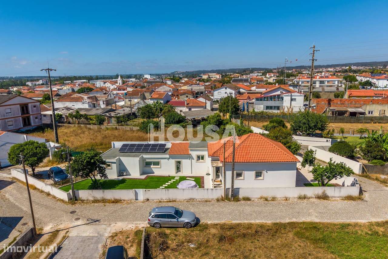 Moradia T4 térrea totalmente renovada na Gândara dos Olivais-43
