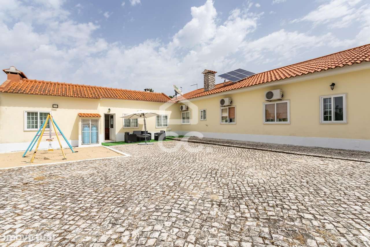 Quinta com 5 quartos com  piscina, campo de jogos e Boxs para cavalos-58