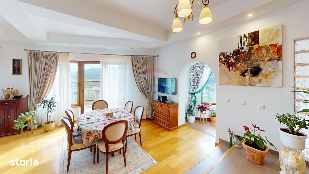 Casă / Vilă de Lux cu 5 camere de vânzare-1