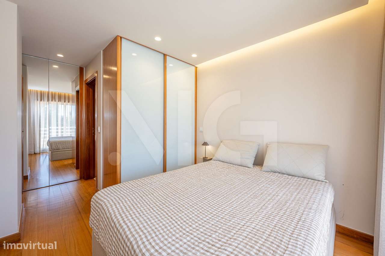 Penthouse T2 Matosinhos em Condomínio fechado com Garagem e Arrumos-37