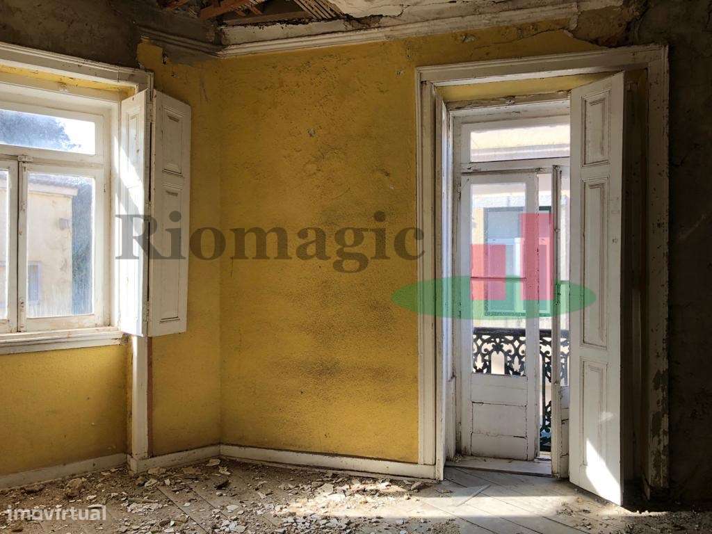 Prédio de 5 pisos para recuperar no Castelo em Lisboa - Grande imagem: 5/9