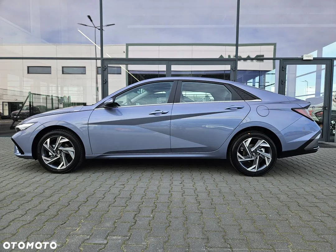 Hyundai Elantra 1.6 Executive CVT - 5