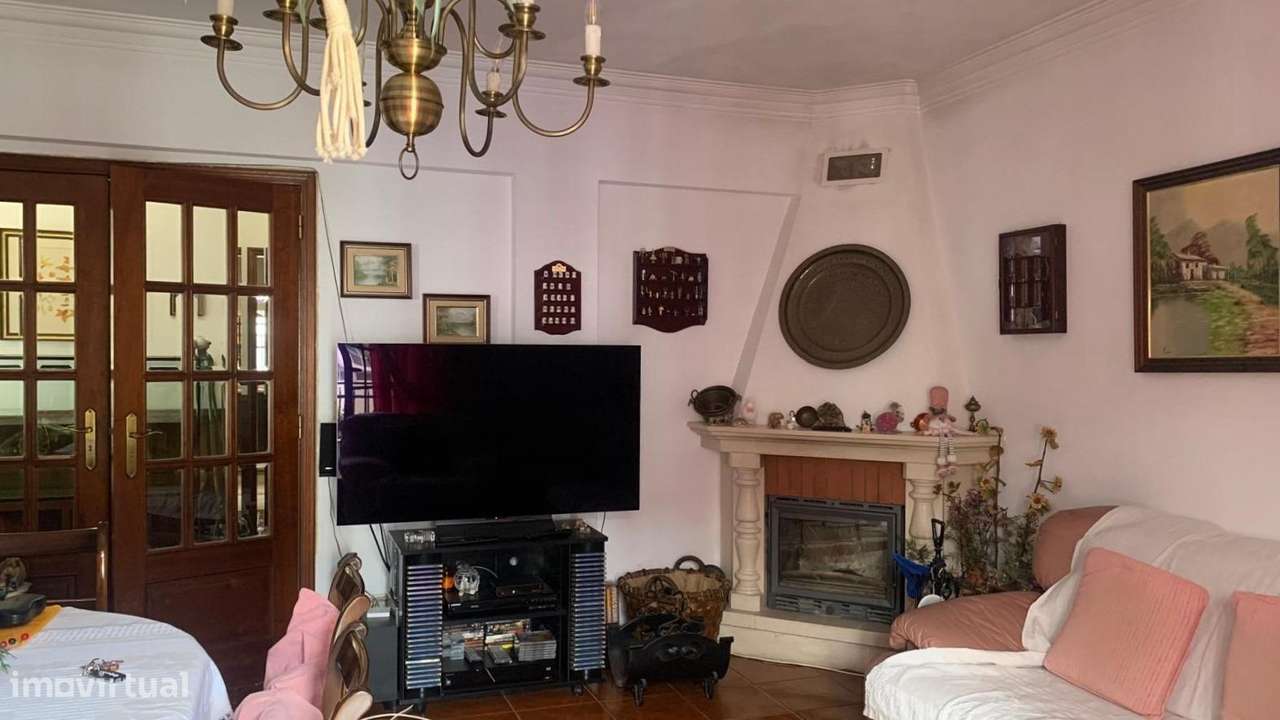 Moradia T3+1 em Vale de Milhaços-18