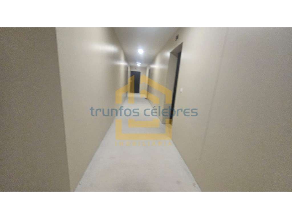 Apartamento T2 Novo | 3 º Andar | 3 Varandas | Lugar de garagem par...-24