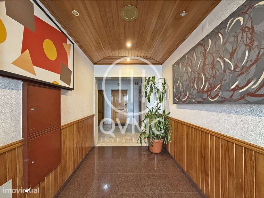 Apartamento T1 na Cavaleira com parqueamento e varanda-33