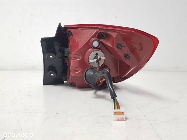 KIA STONIC 17-21 LAMPA LEWA TYŁ TYLNA W BŁOTNIK 92401-H8 - 4