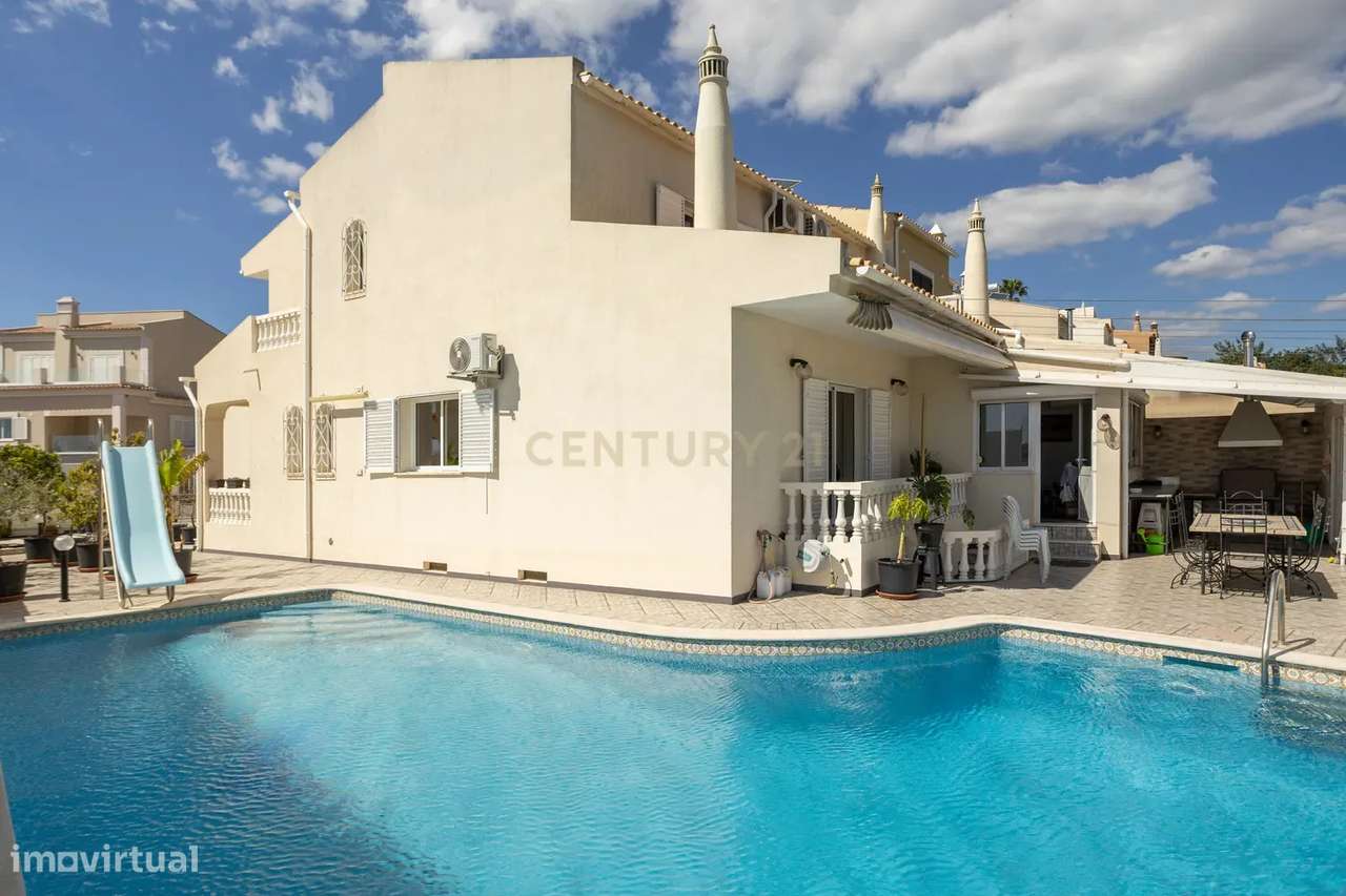 Moradia T3 com piscina e amplo espaço exterior-32
