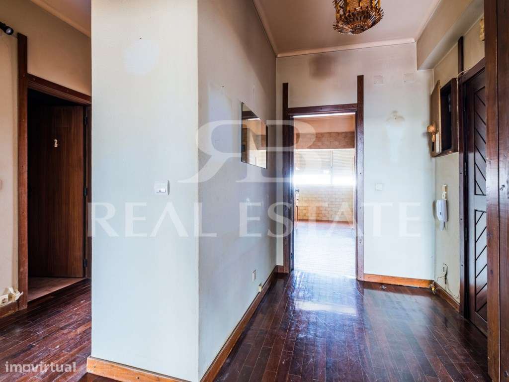 T2, para remodelação total | junto à Praça de Espanha | centro de L...-7