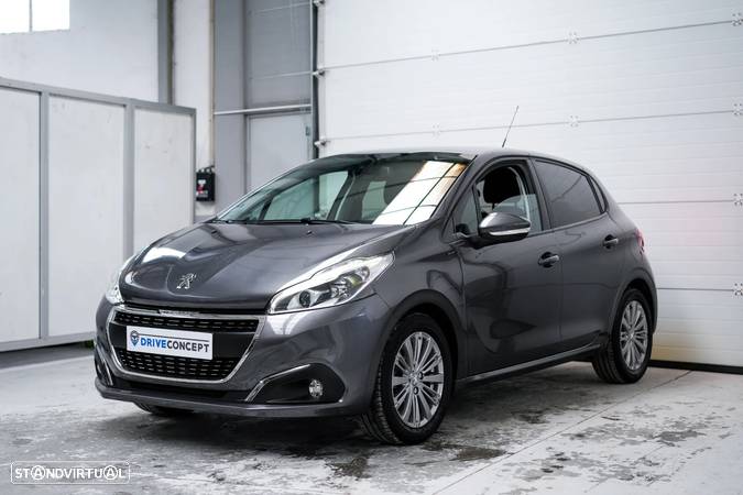 Peugeot 208 1.2 PureTech Signature - 1