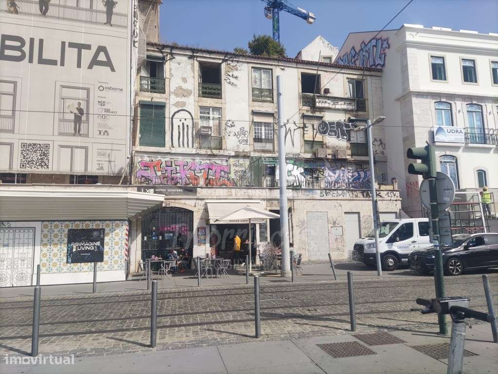 Armazém e duas lojas para venda, no Campo das Cebolas, Alfama - Grande imagem: 2/16