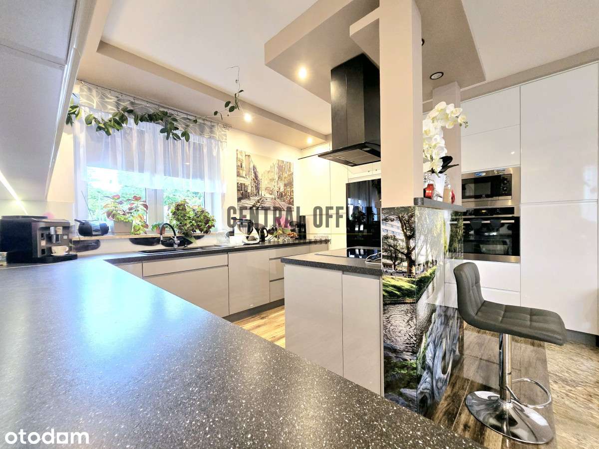 Piękny dom, z garażami i mieszkaniem Niebylec-6