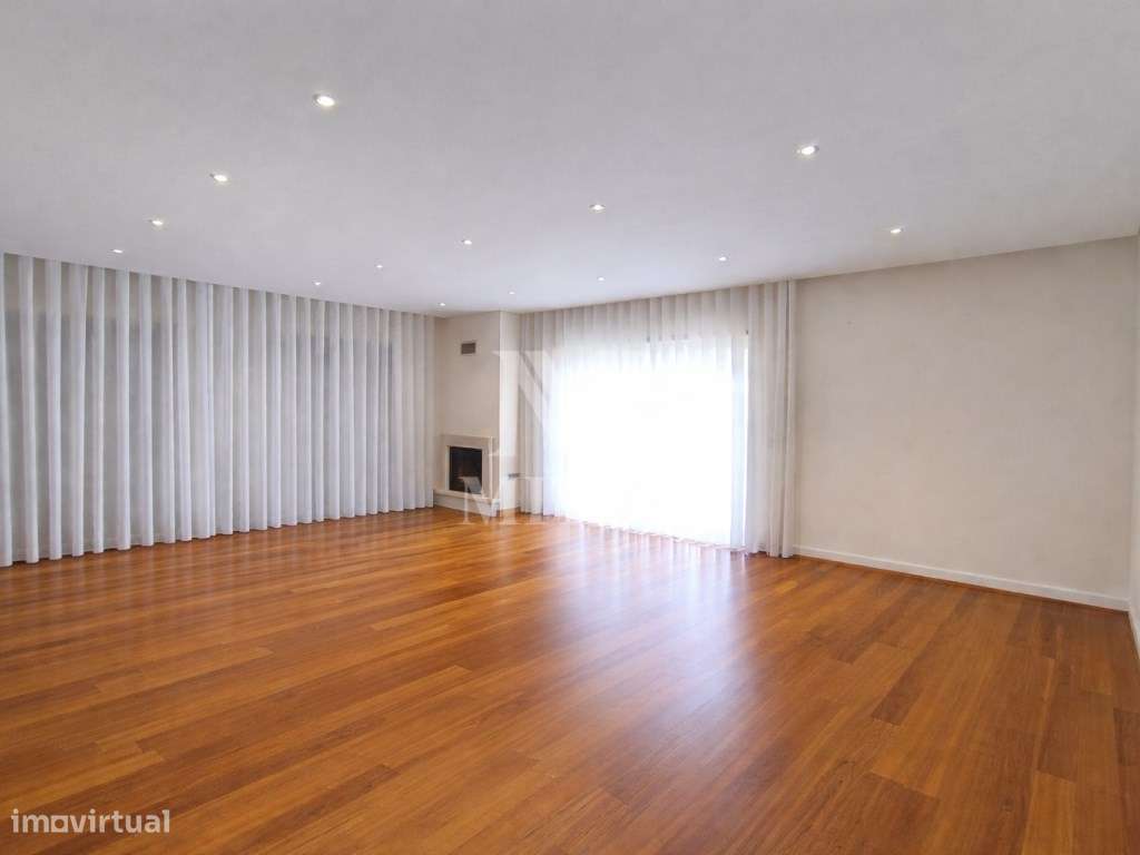 Apartamento T3 em condomínio fechado - Meadela-0