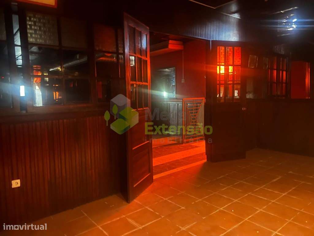 Antigo bar, para recuperar, perto de Alcoentre - junto à A1, com lo...-14