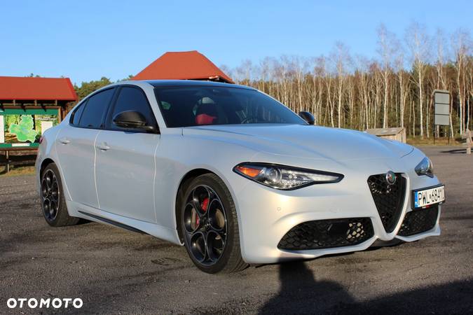 Alfa Romeo Giulia 2.0 Turbo 16V AT8 Veloce Ti - 3