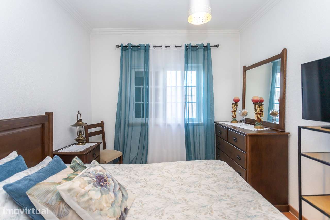 Moradia em banda T3 + 1-18