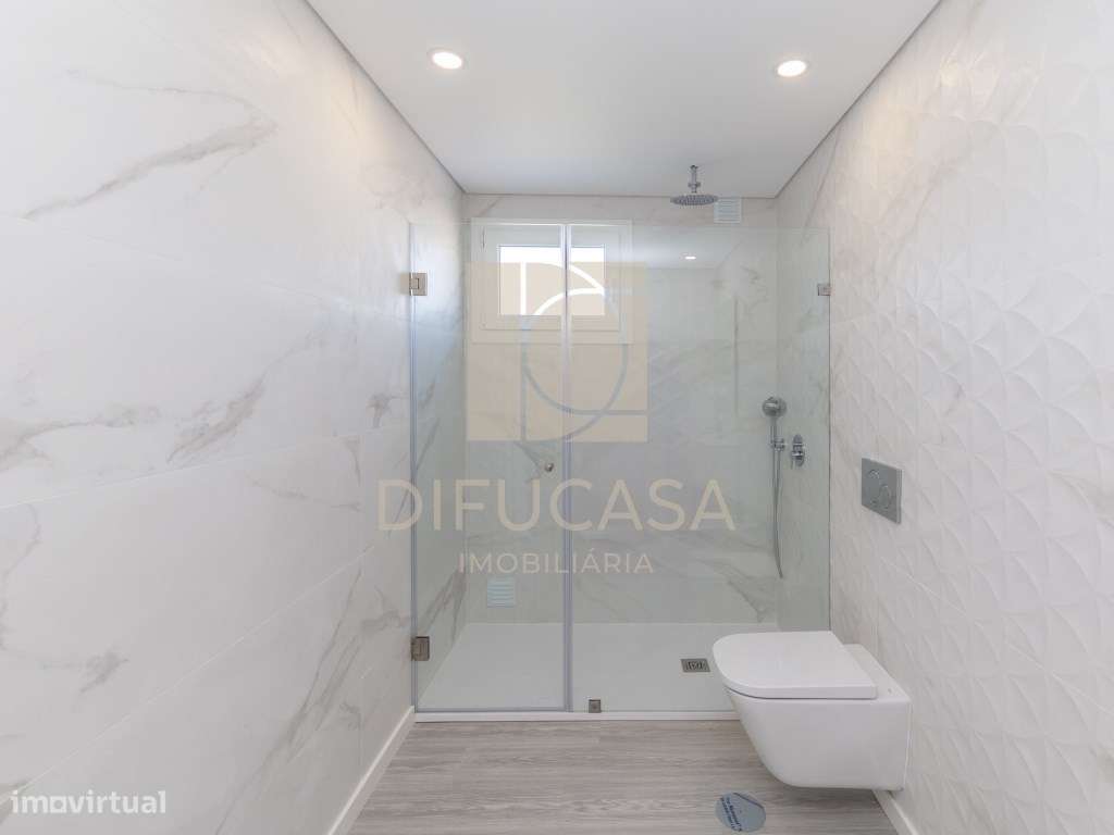 R300 Moradia T3+ 1 (sala de 40m2 localizada centro Fernão Ferro)-37