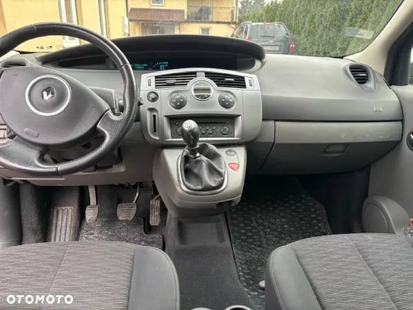 Renault Scenic 2.0 Confort Privilege - 3