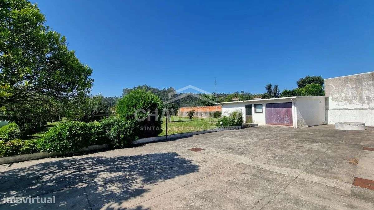 Moradia isolada 4 frentes c/terreno em Serzedo (Gaia)-35