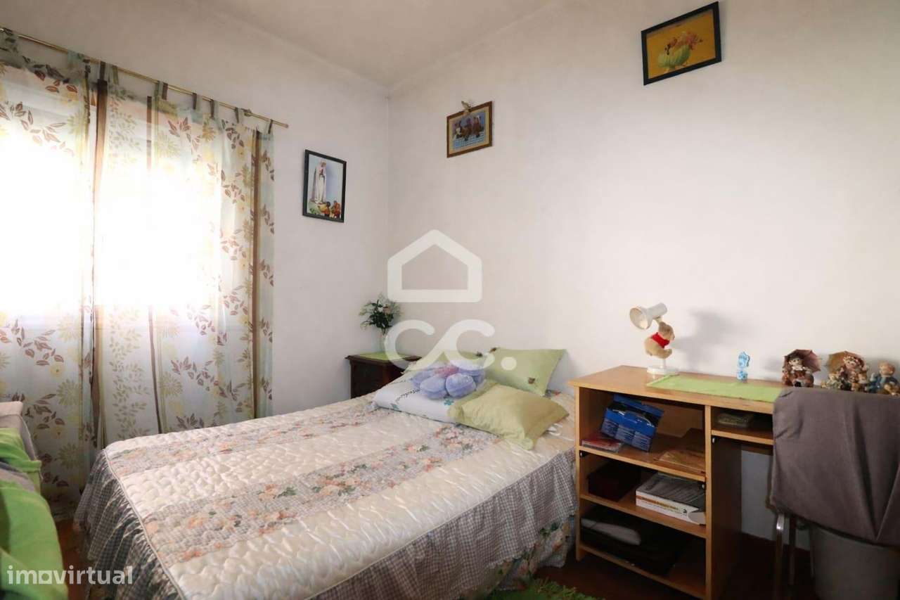 Apartamento T3 no Loreto com garagem e lugar de estacionamento-5