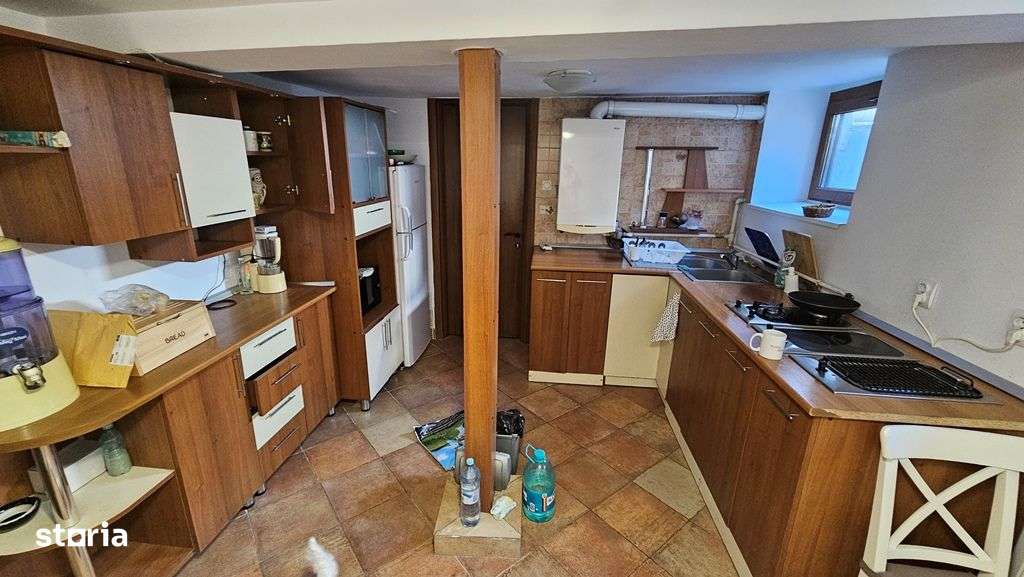 Casa de vanzare central, langa Liceul Papiu-12