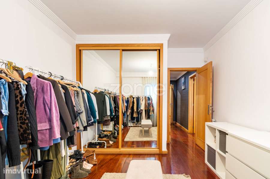 Apartamento T2+1 com Piscinas, Ginásio, Sala de Jogos e 2 Garagens-6