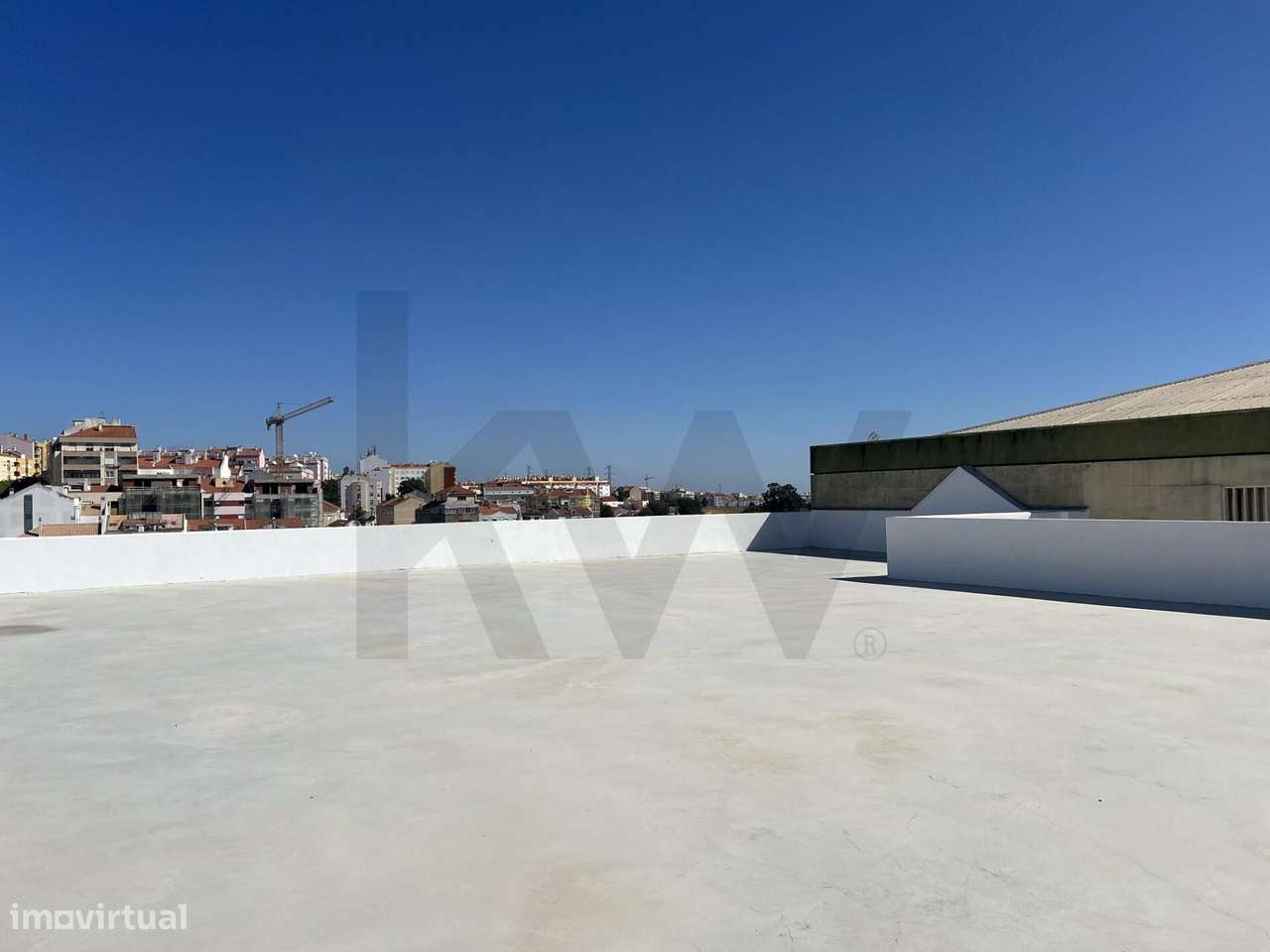 Armazém/ Garagem Totalmente Remodelado, como novo junto ao Aeroporto L - Grande imagem: 5/37