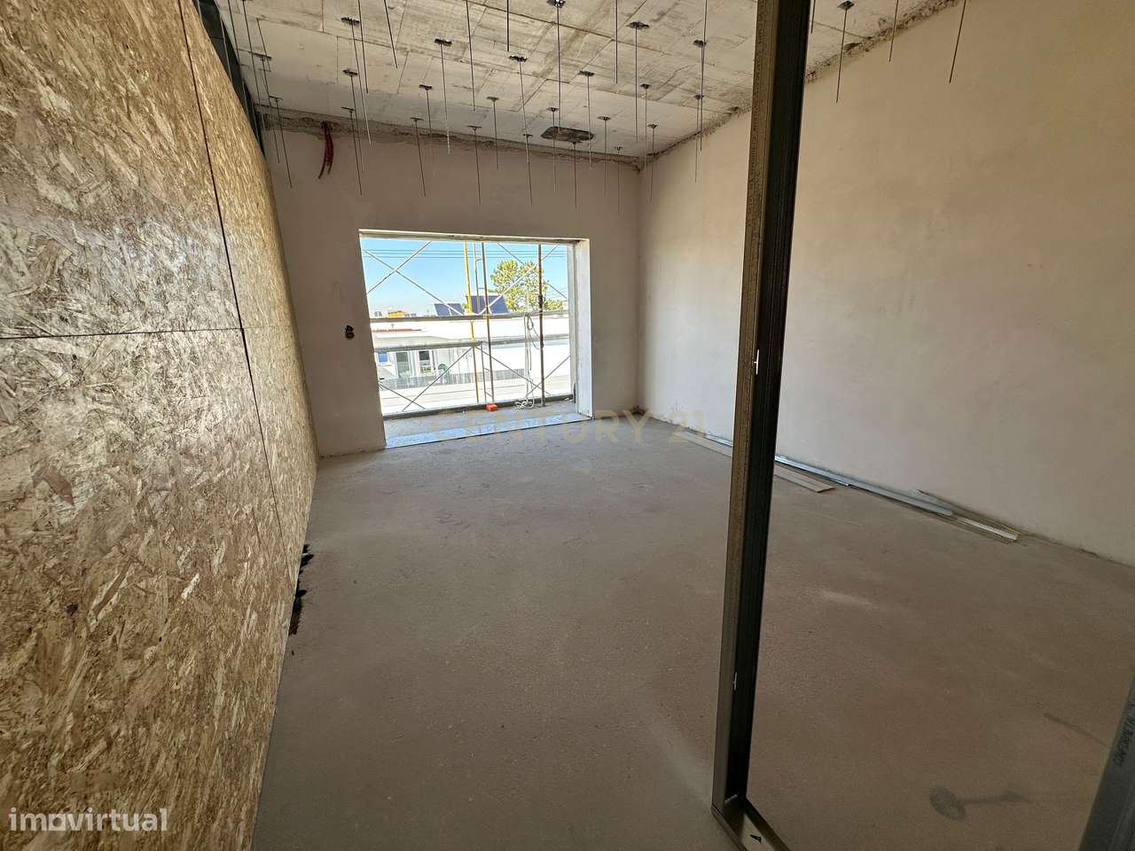 Moradia isolada nova - 250m2 com piscina - Grande imagem: 4/9