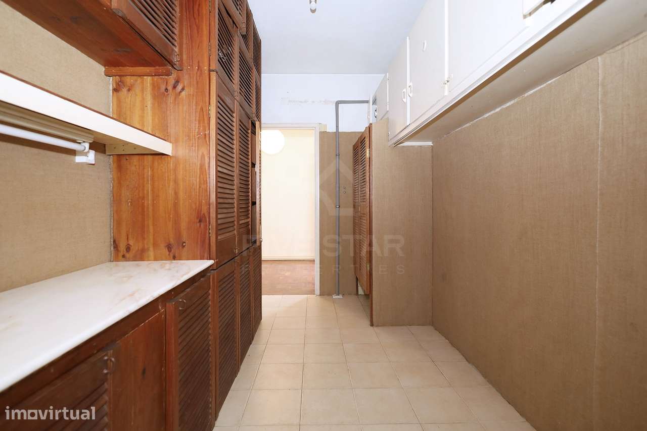 T4 Duplex - Parede - Vista Mar - Varanda - Garagem - Para Renovação-14