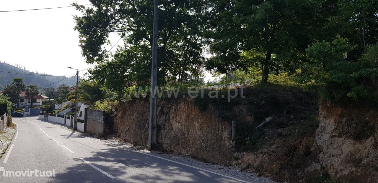 Terreno para construção com 547 m2 em Serafão