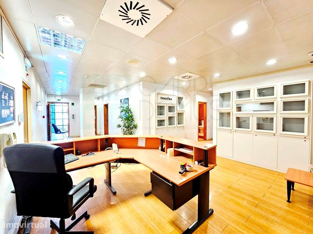 Espaçoso e funcional escritório com armazém e cais de carga, de 920... - Grande imagem: 3/60