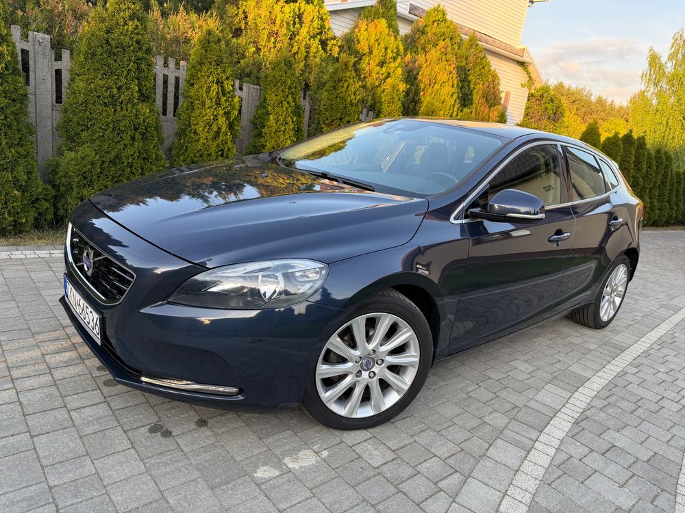 Volvo V40 II (2012-) D2 Momentum 2013