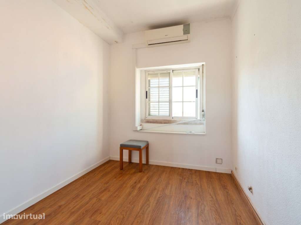 Moradia geminada de esquina em Caselas, com jardim e projecto aprovado-24