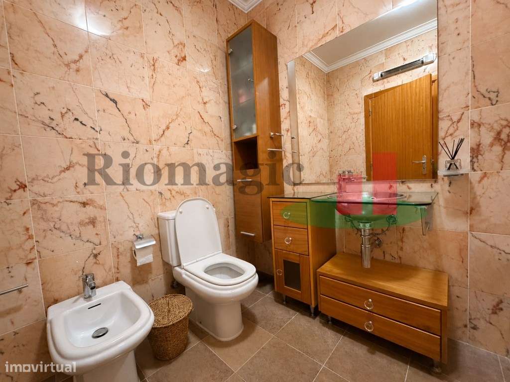 Apartamento T3 com Excelentes Áreas, Varandas e Garagem em Rio Maior-6