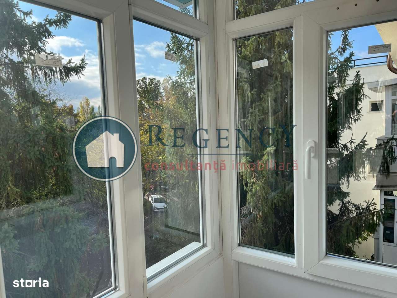 Liber, renovat, în bloc reabilitat, 3 camere la pret de 2-5