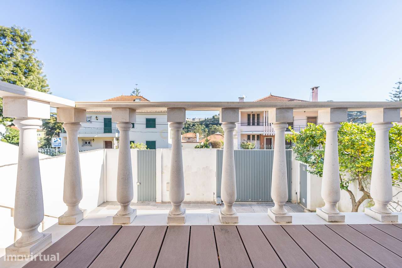 Moradia de Luxo T4 com Piscina e Jardim em Alvalade-22
