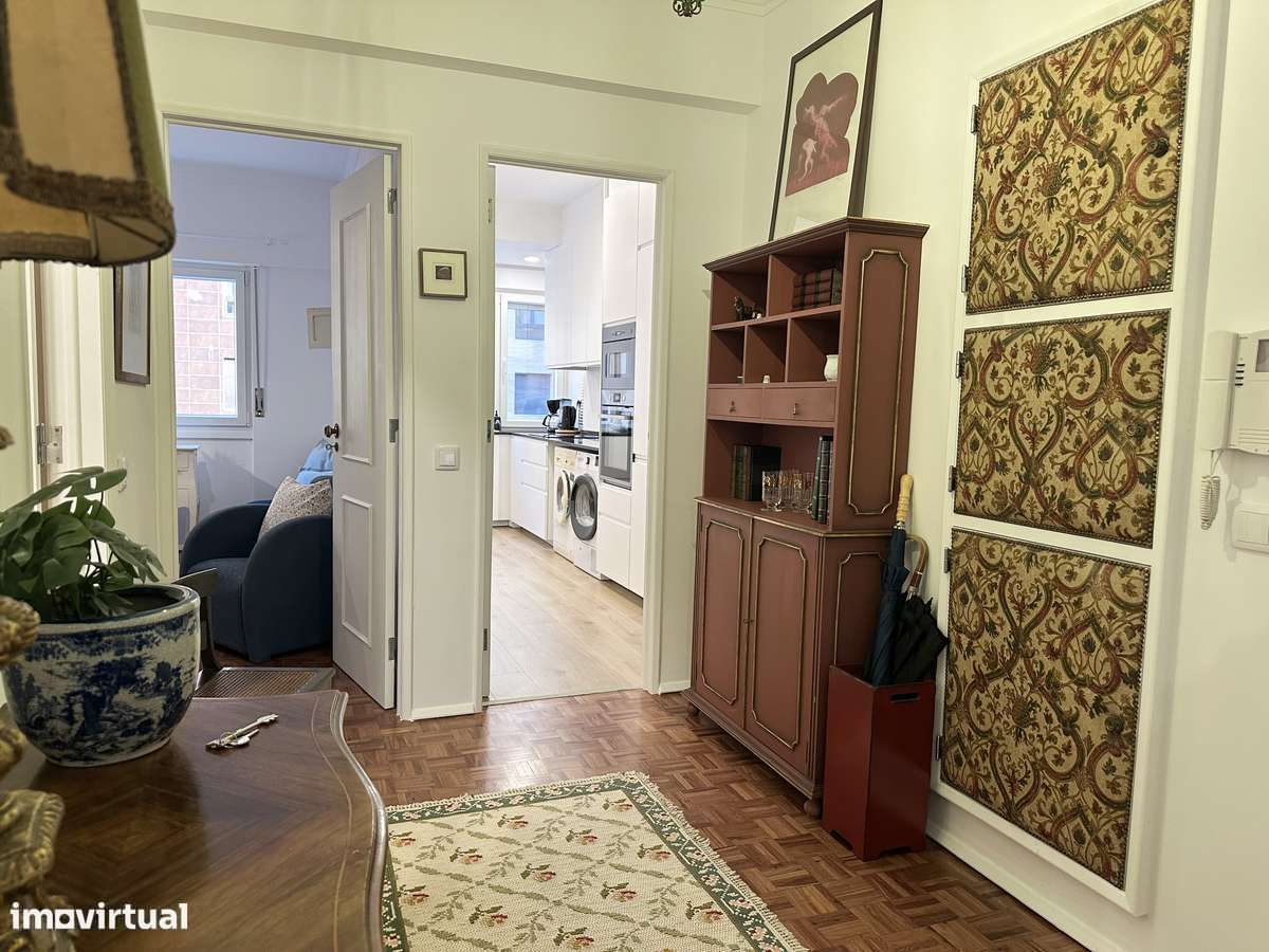 T2 renovado a 10min do metro e ao lado de escolas - Grande imagem: 3/17