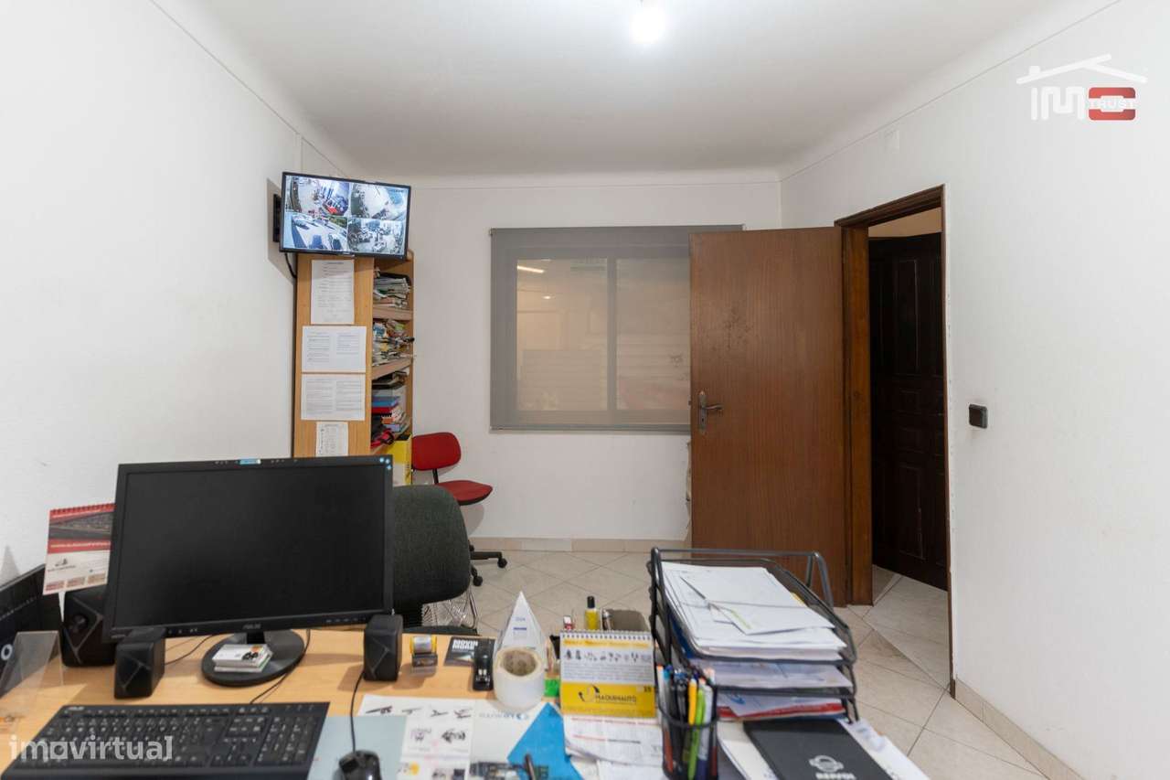 Pavilhão industrial com boa localização - Grande imagem: 3/21