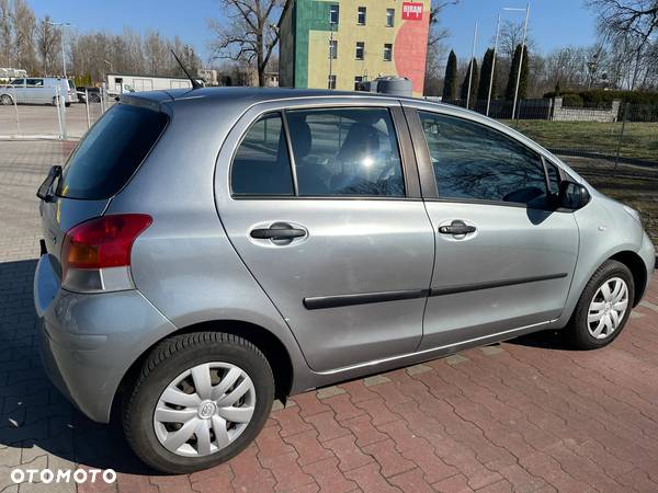 Toyota Yaris 1.0 Terra - 2