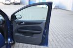 Ford Focus 2.0 16V Ghia - 25