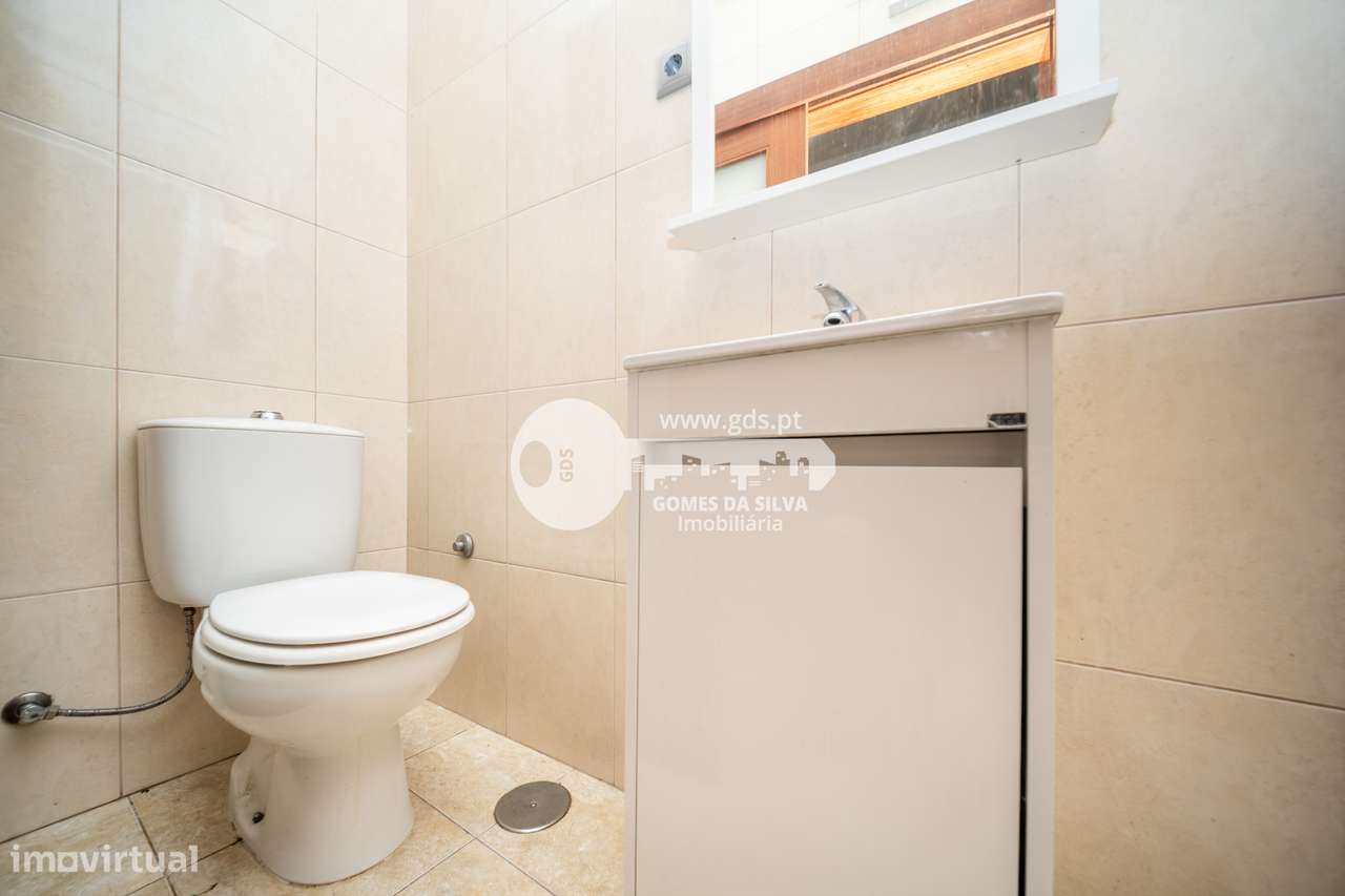 Moradia T3 com estabelecimento comercial em Dume, Braga-35